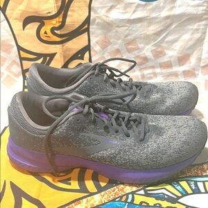 Brooks Launch 6 Womans Running Shoes - Size 9